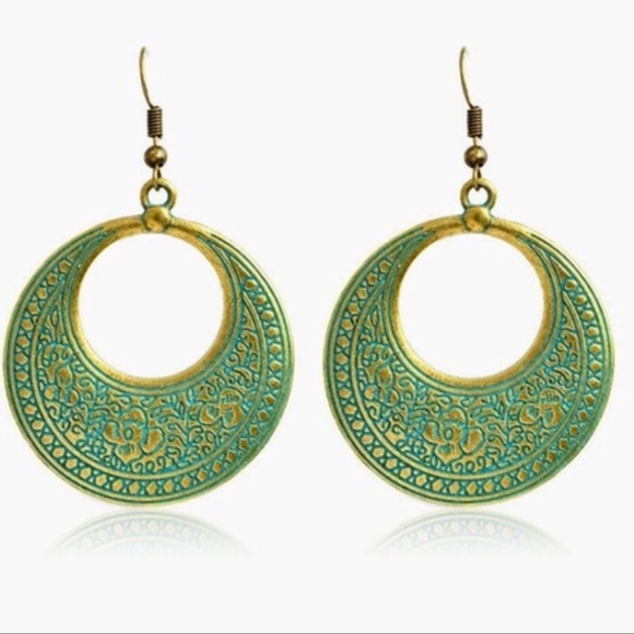 BBStyle1541 Jewelry - Earrings Gold Vintage Style Hoops flower Design